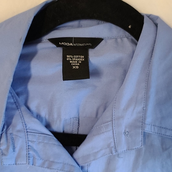 blue button-up fitted woman's top - Picture 2 of 4